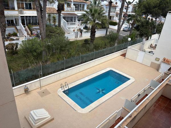 Chalet adosado en calle Cilantro