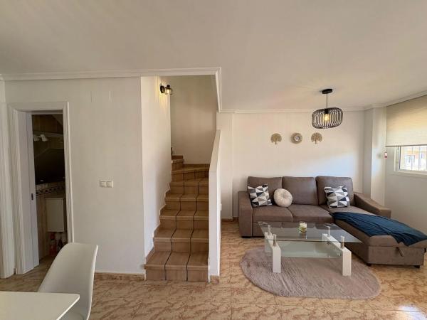 Chalet adosado en calle Cilantro