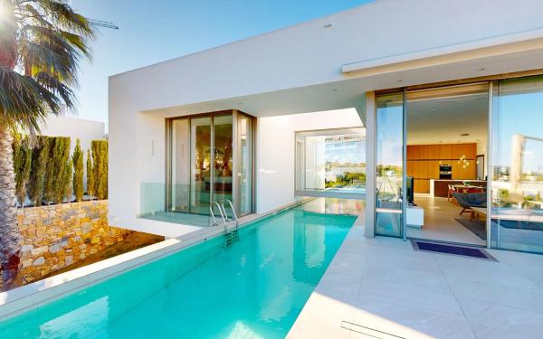 Casa independiente en avenida de las Colinas