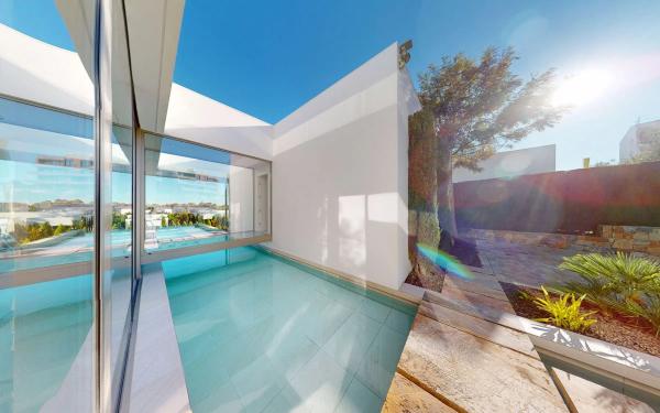 Casa independiente en avenida de las Colinas