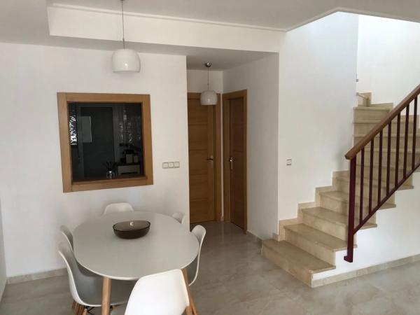 Chalet adosado en calle Cabo Turiñan