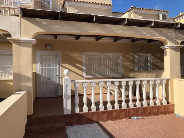 Chalet adosado en calle Cabo Turiñan
