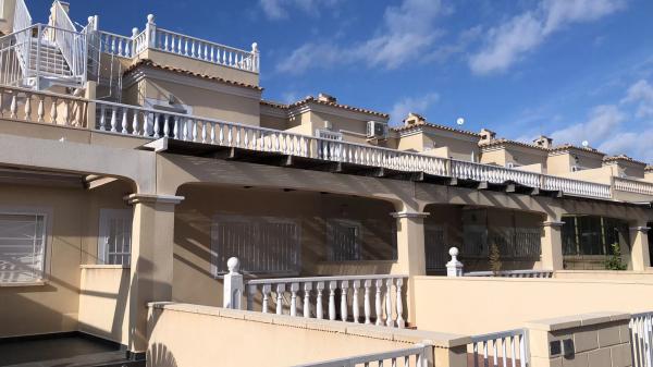 Chalet adosado en calle Cabo Turiñan