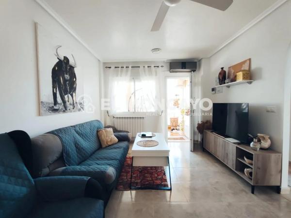 Casa independiente en calle Los Espinos