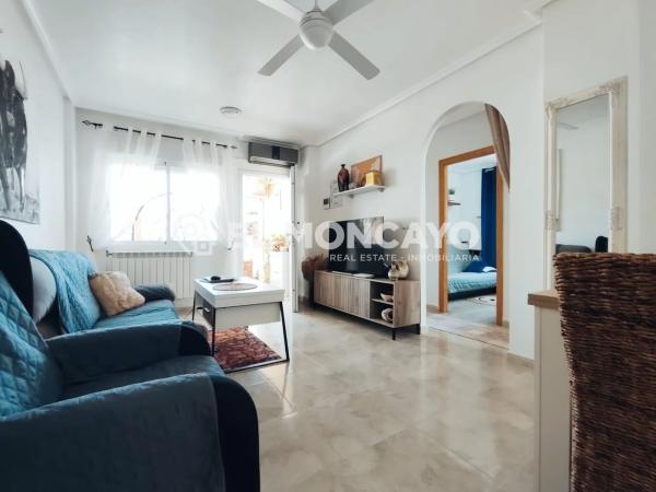 Casa independiente en calle Los Espinos