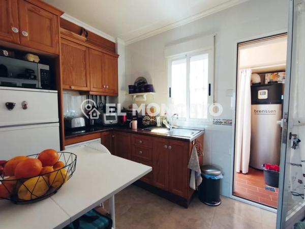 Casa independiente en calle Los Espinos