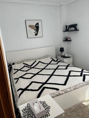 Piso en calle Los Espinos, 80