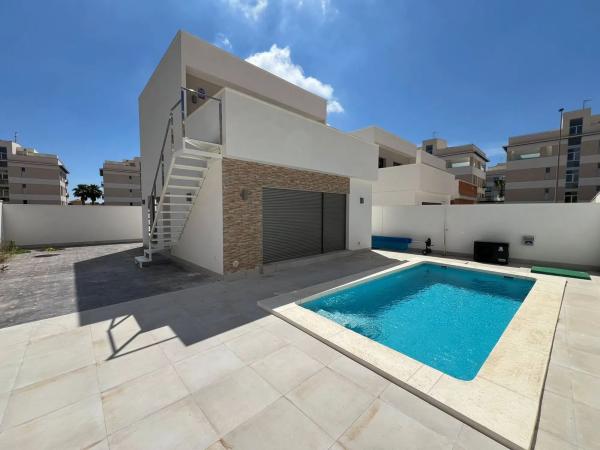 Casa independiente en calle Clavo