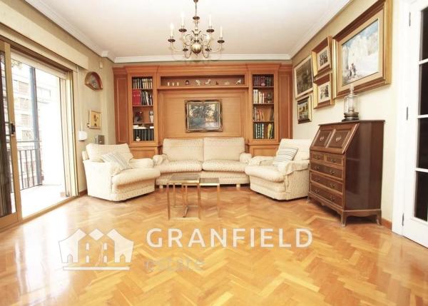 Piso en avenida Teodomiro s/n