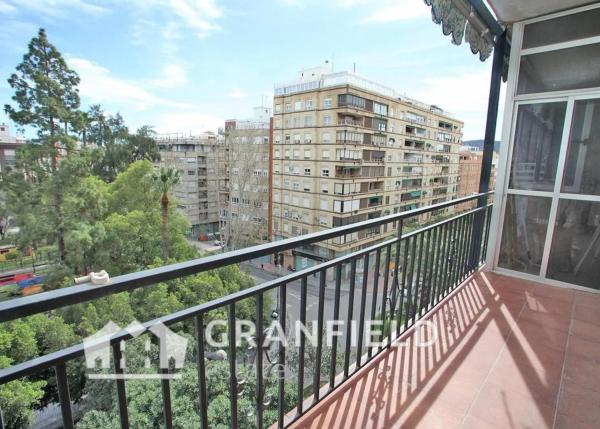 Piso en avenida Teodomiro s/n