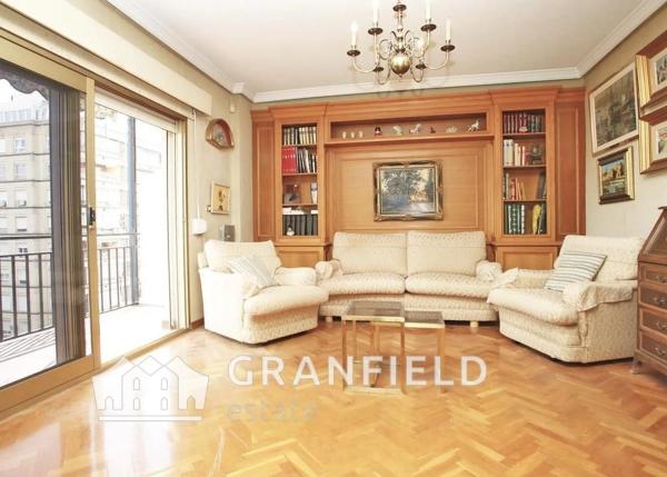 Piso en avenida Teodomiro s/n