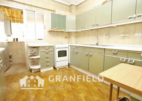 Piso en avenida Teodomiro s/n