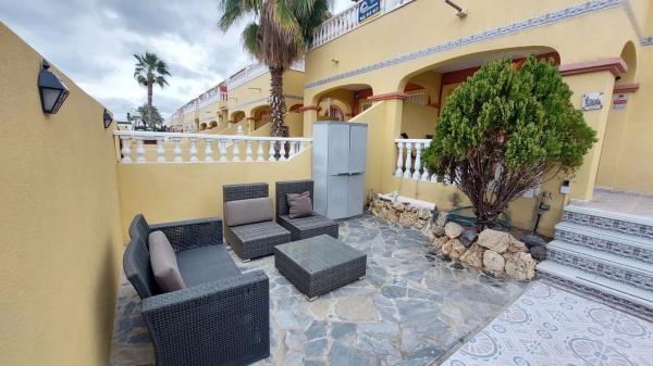 Chalet adosado en calle Coral