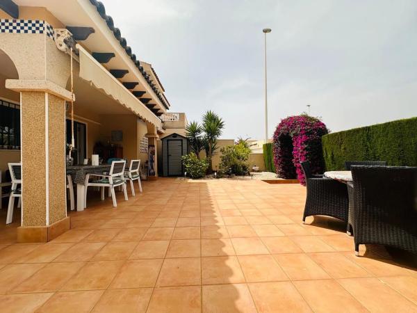 Chalet pareado en calle Abeto