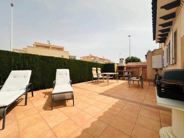 Chalet pareado en calle Abeto