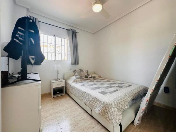 Chalet pareado en calle Abeto