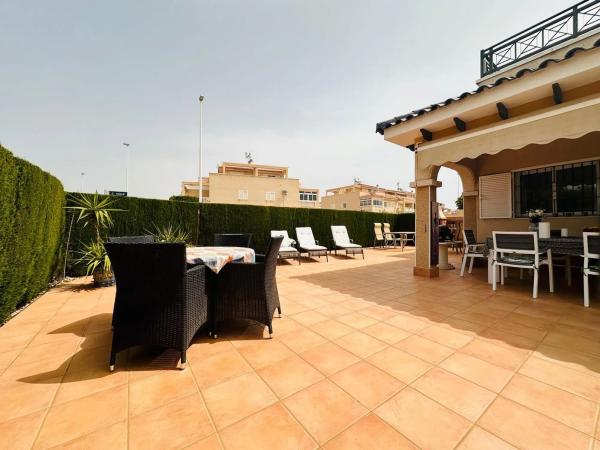 Chalet pareado en calle Abeto