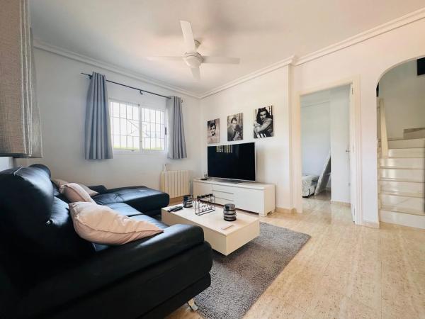 Chalet pareado en calle Abeto