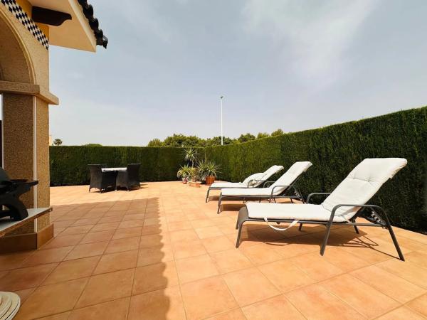 Chalet pareado en calle Abeto