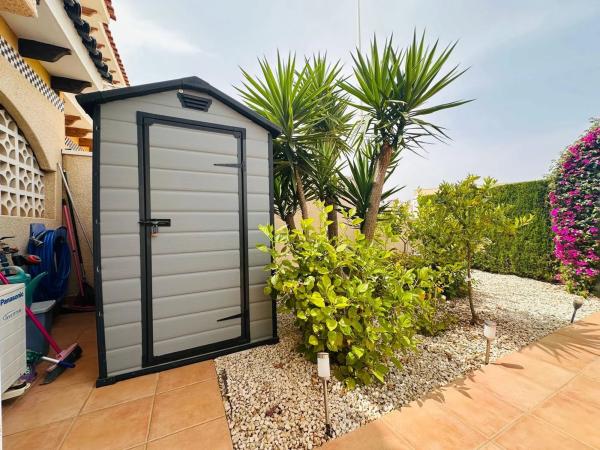 Chalet pareado en calle Abeto