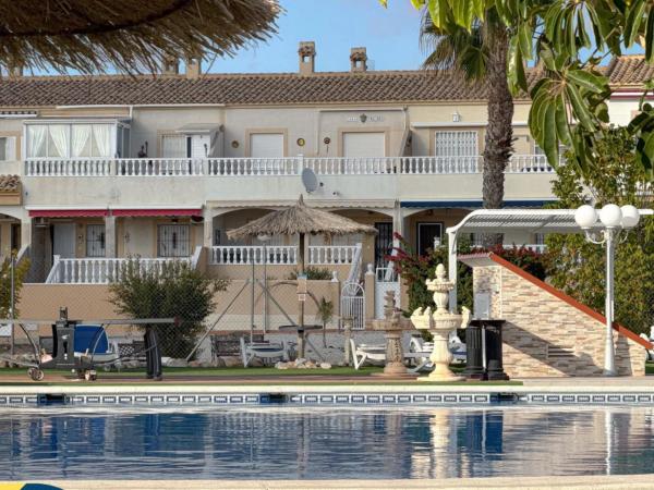 Chalet adosado en C. Leman