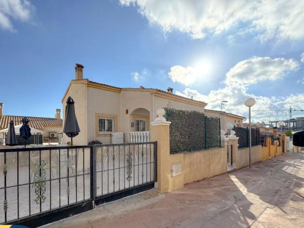 Chalet adosado en C. Leman