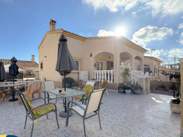 Chalet adosado en C. Leman