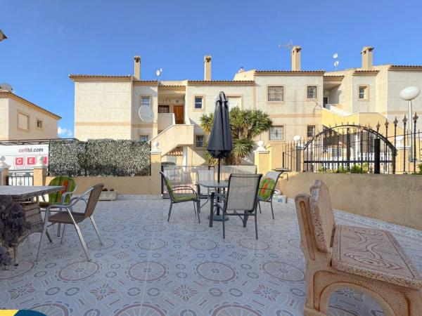 Chalet adosado en C. Leman