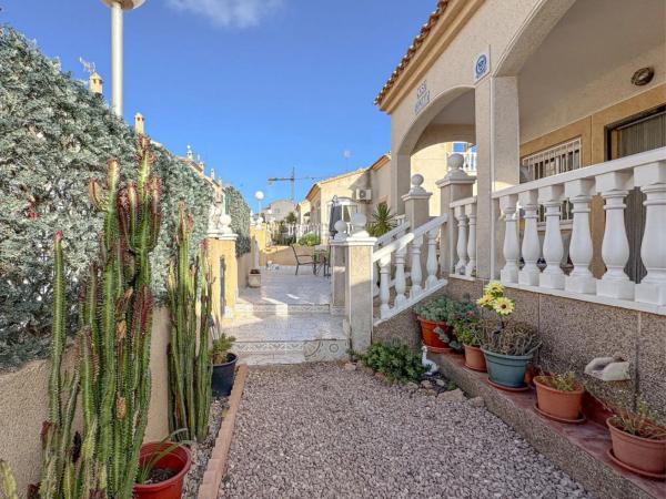 Chalet adosado en C. Leman