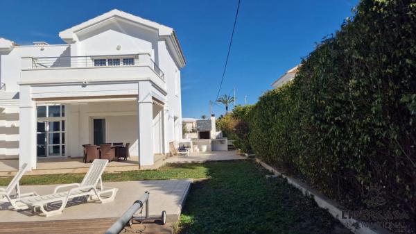 Casa independiente en avenida del Cabo