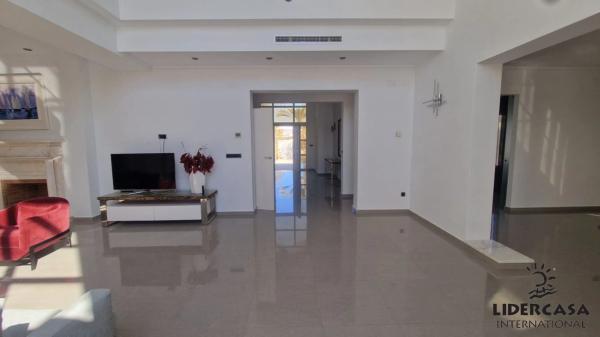 Casa independiente en avenida del Cabo