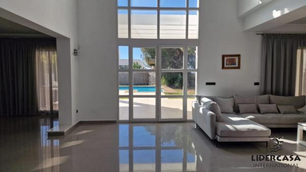 Casa independiente en avenida del Cabo