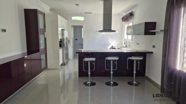 Casa independiente en avenida del Cabo