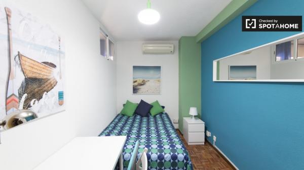 Cómoda habitación en alquiler, apartamento de 5 dormitorios, Alcalá de Henares