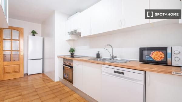 Room in a shared flat for rent in Alicante