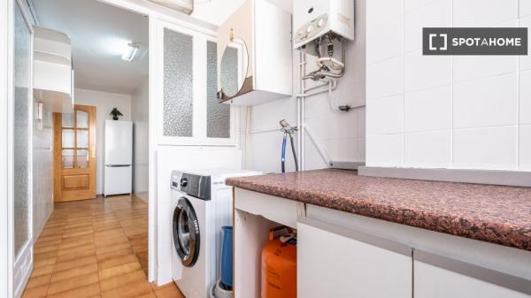 Room in a shared flat for rent in Alicante