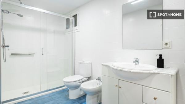 Room in a shared flat for rent in Alicante