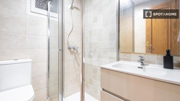 Room in a shared flat for rent in Alicante