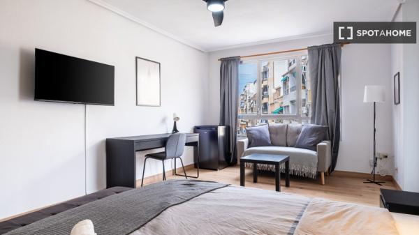 Zimmer in einer Wohngemeinschaft zu vermieten in Alicante