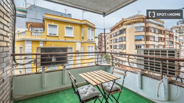 Zimmer in einer Wohngemeinschaft zu vermieten in Alicante