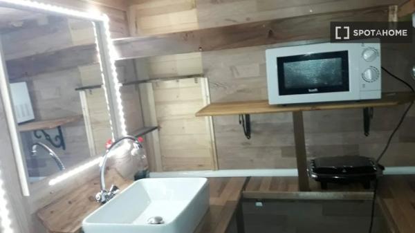 Room shared for rent in Parque Alameda-Paula López