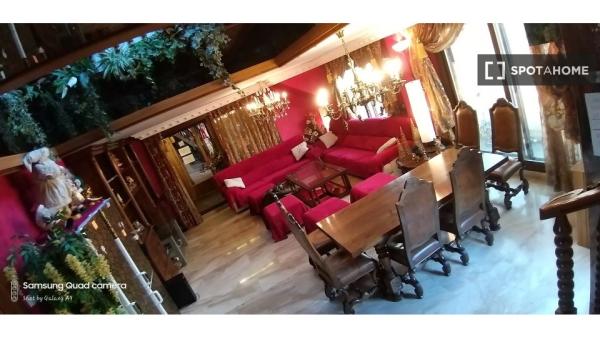 Room shared for rent in Parque Alameda-Paula López