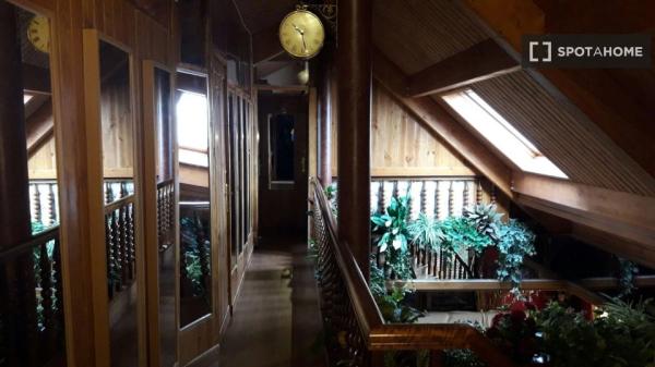 Room shared for rent in Parque Alameda-Paula López