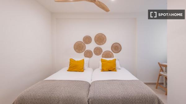 Piso de 2 dormitorios en alquiler en Conde de Ureña, Málaga