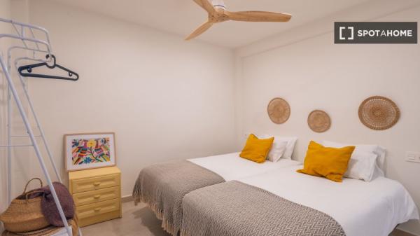 Piso de 2 dormitorios en alquiler en Conde de Ureña, Málaga