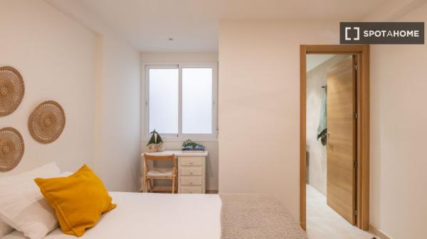 Piso de 2 dormitorios en alquiler en Conde de Ureña, Málaga