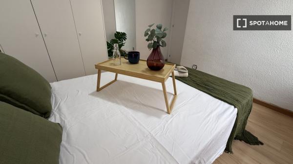 Zimmer in einer 4-Bett-WG in Alcalá de Henares.