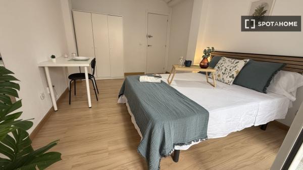 Habitación en piso compartido de 4 habitaciones Alcalá de Henares.