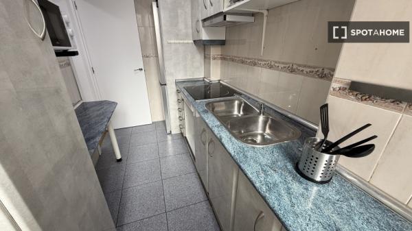 Habitación en piso compartido de 4 habitaciones Alcalá de Henares.