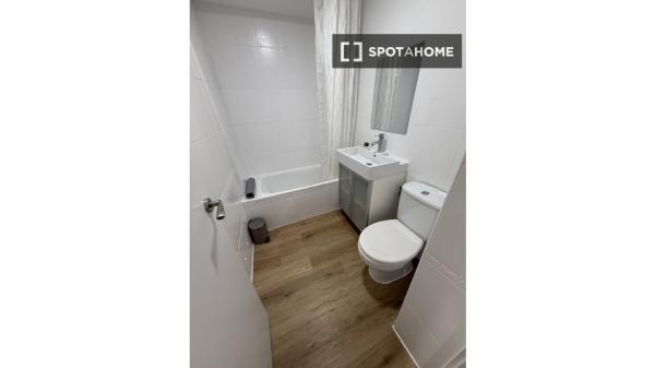 Zimmer in einer 4-Bett-WG in Alcalá de Henares.